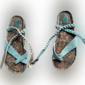 Muk Luks Estelle Gladiator sandal sz 9